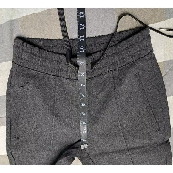 Amazon Essentials Women's Tapered Pant - Picture 4 of 14